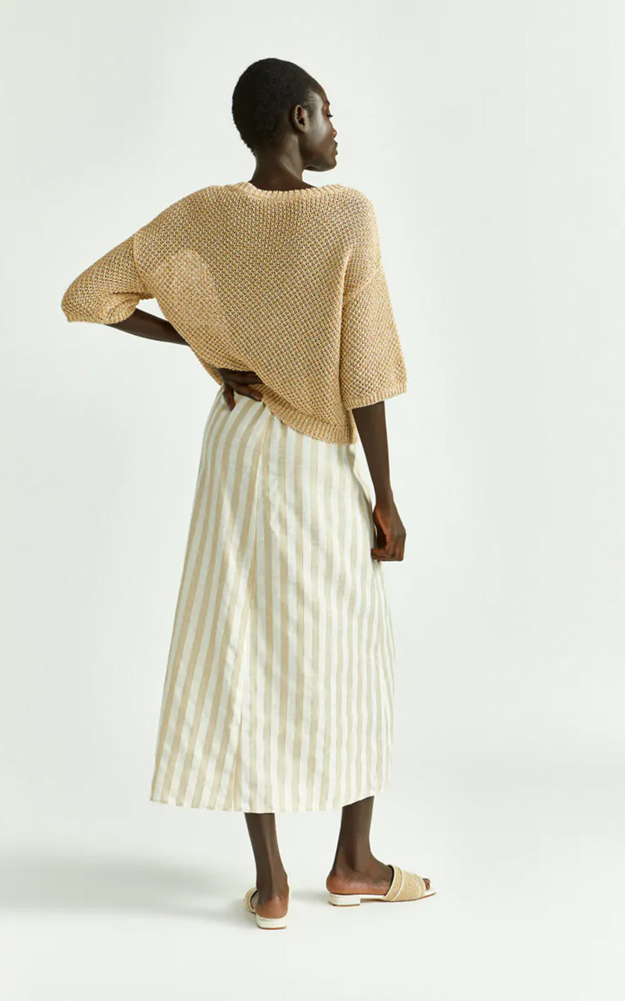 zoom in on Beige Rok image Beige Rok image