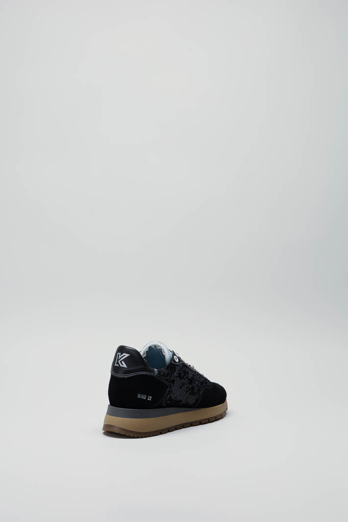 zoom in on Zwart Sneaker image Zwart Sneaker image