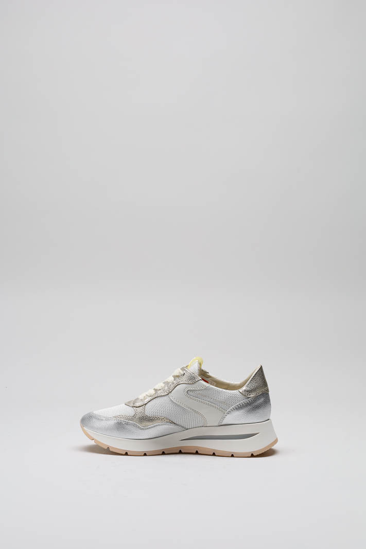 zoom in on Zilver Sneaker image Zilver Sneaker image