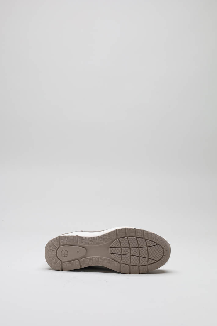 zoom in on Platina Sneaker image Platina Sneaker image