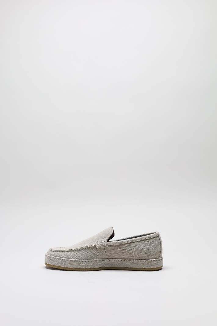 zoom in on Lichtbeige Mocassin image Lichtbeige Mocassin image