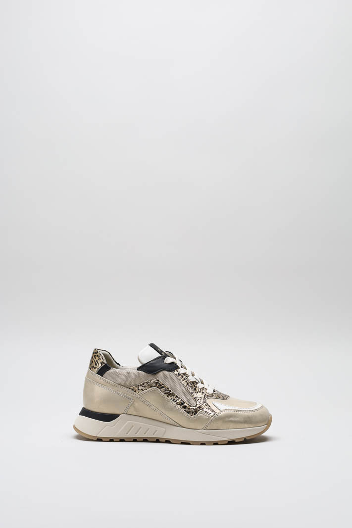 zoom in on Goud Sneaker image Goud Sneaker image