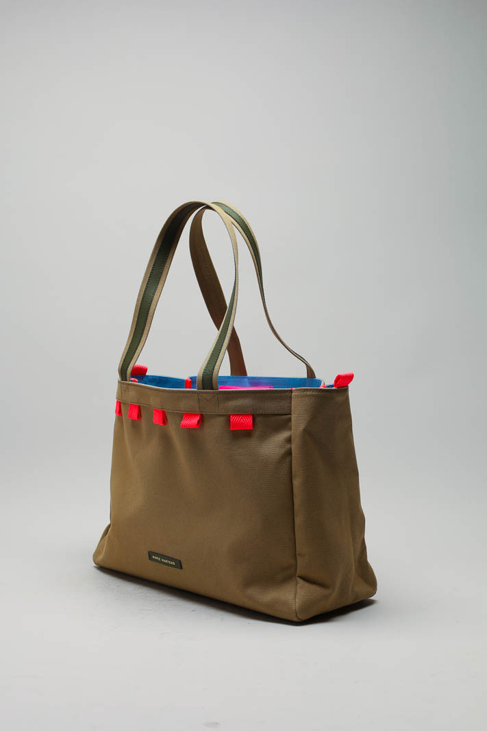 zoom in on Kaki Shopper image Kaki Shopper image