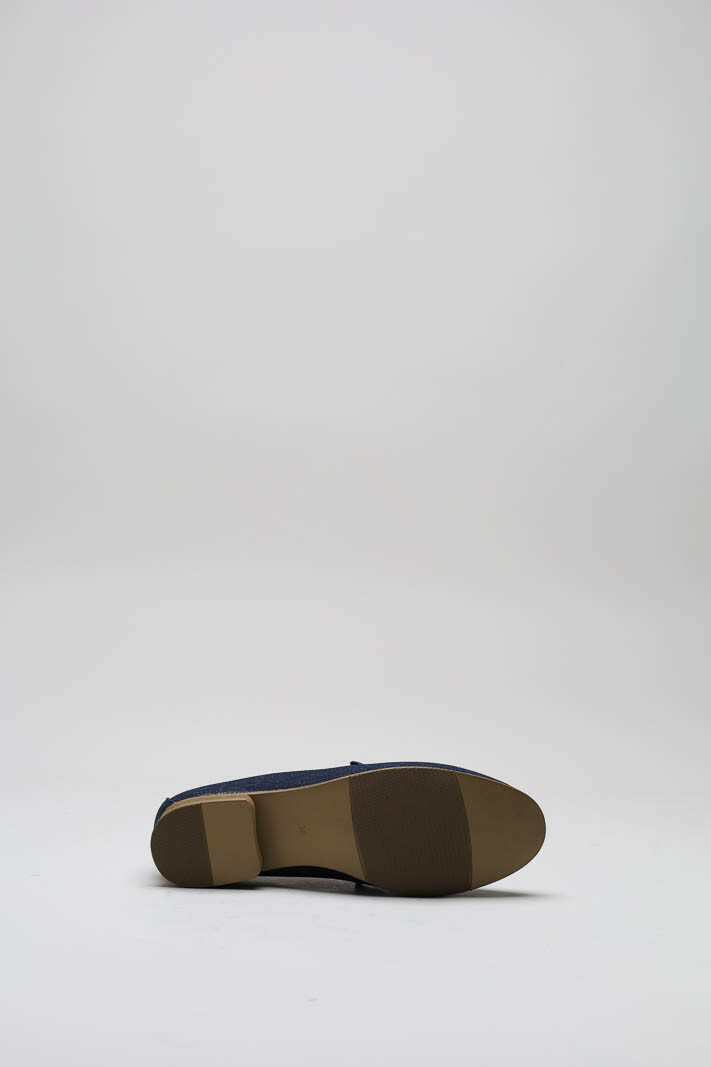 zoom in on Blauw Mocassin image Blauw Mocassin image
