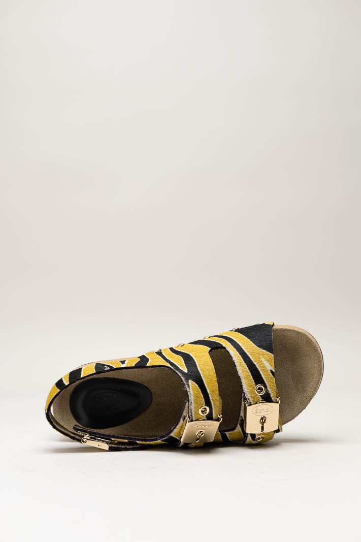 Geel Sandaal plat image