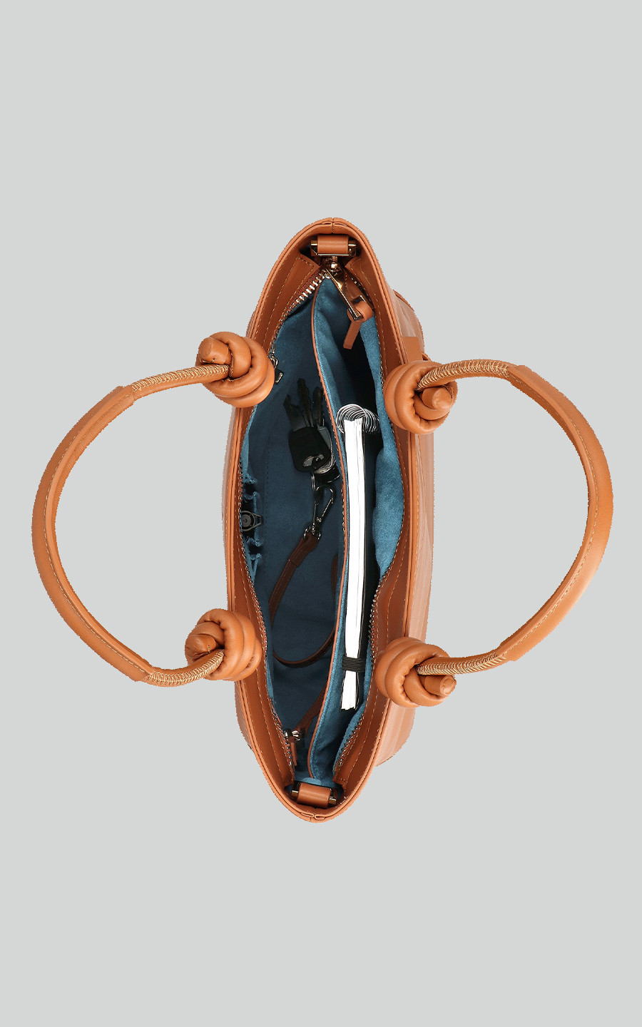 zoom in on Cognac Handtas image Cognac Handtas image