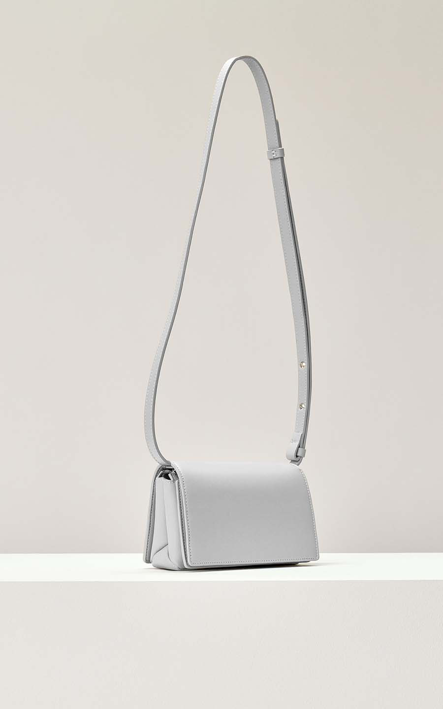 zoom in on Lichtblauw Cross body image Lichtblauw Cross body image