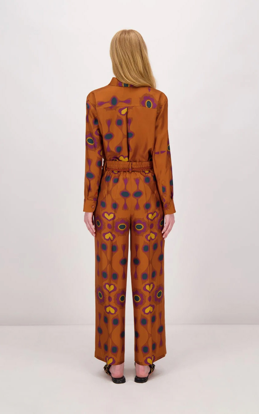 zoom in on Oranje Broek image Oranje Broek image