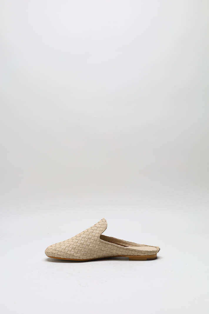 zoom in on Beige Muiltje image Beige Muiltje image