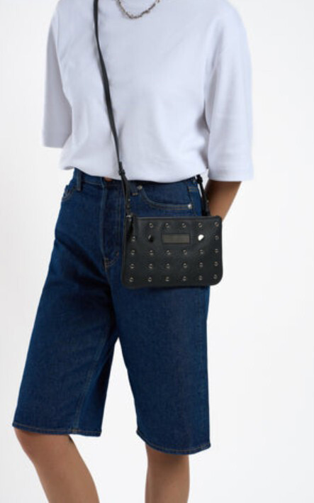 zoom in on Zwart Cross body image Zwart Cross body image