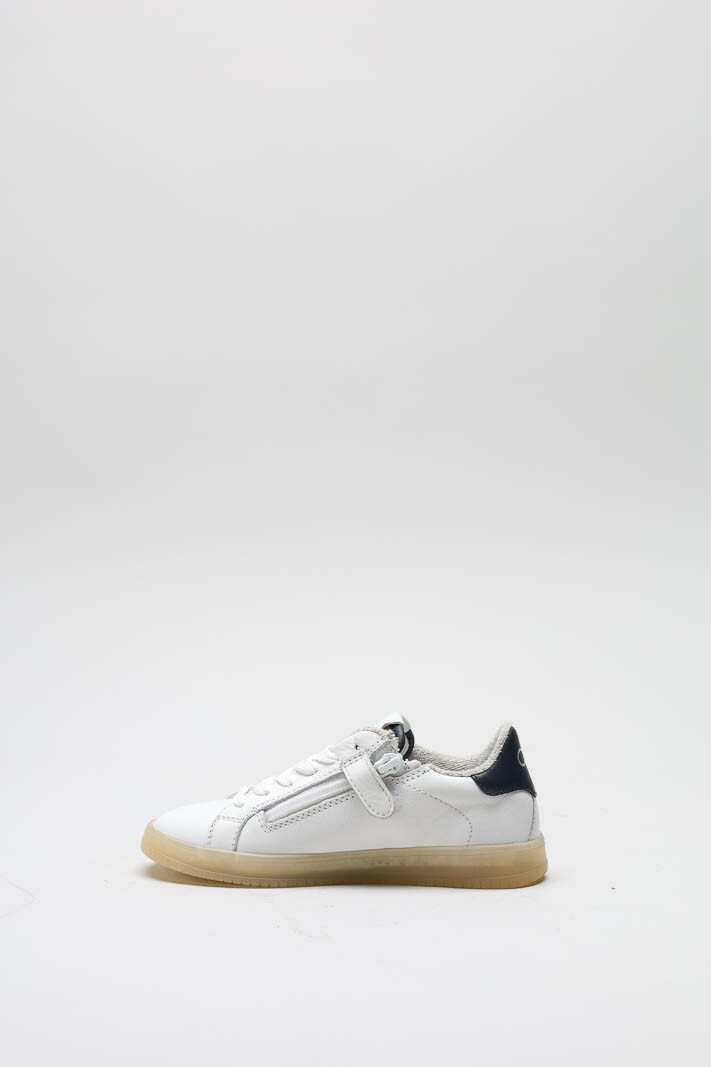 zoom in on Wit Sneaker image Wit Sneaker image