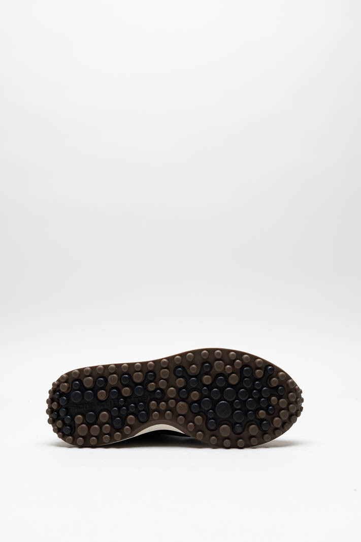 zoom in on Zwart Sneaker image Zwart Sneaker image