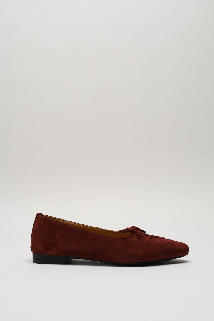 Bordeaux Ballerina