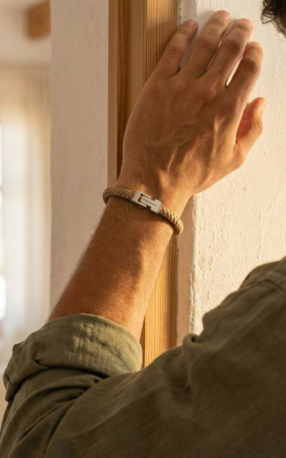 Ecru Accessoire image