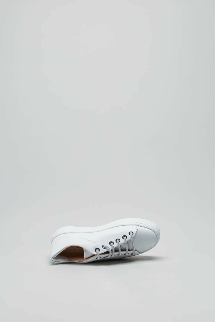 zoom in on Wit Sneaker image Wit Sneaker image