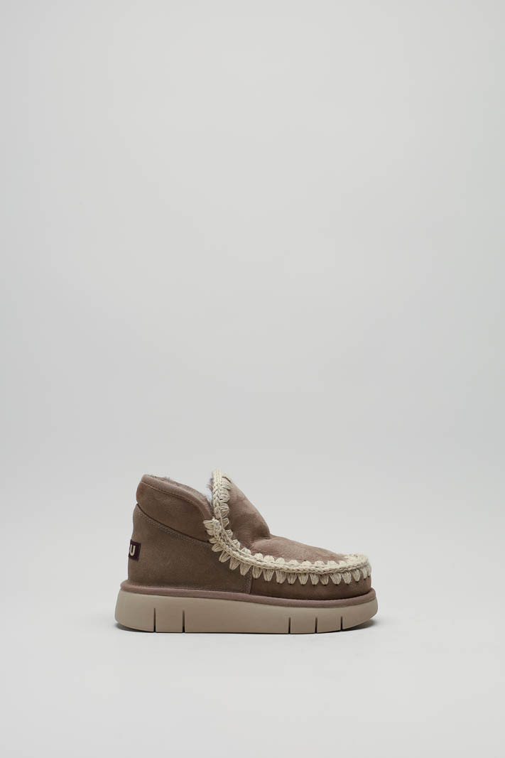 zoom in on Taupe Enkellaars plat image Taupe Enkellaars plat image