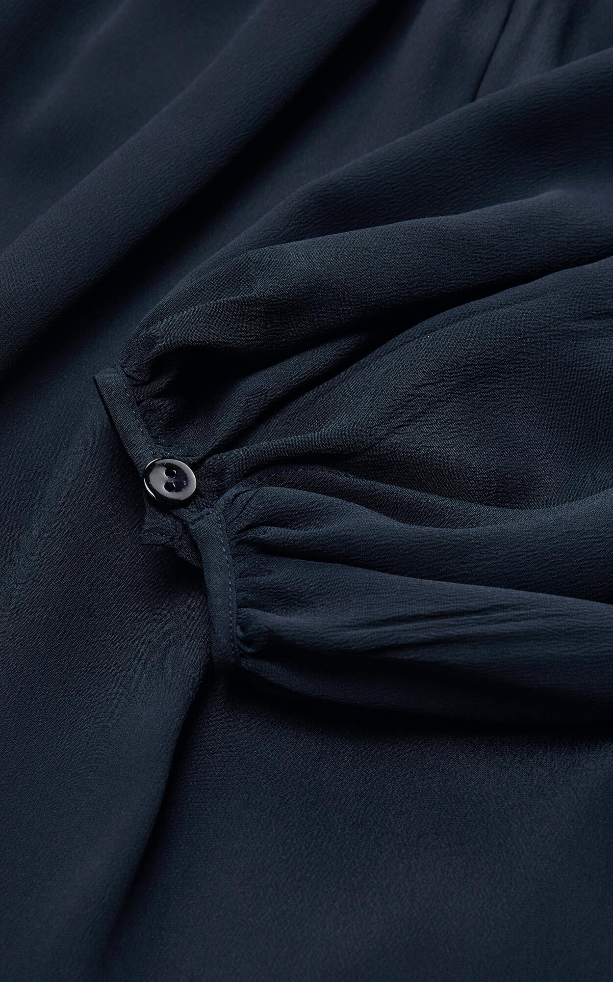 zoom in on Donkerblauw Blouse image Donkerblauw Blouse image