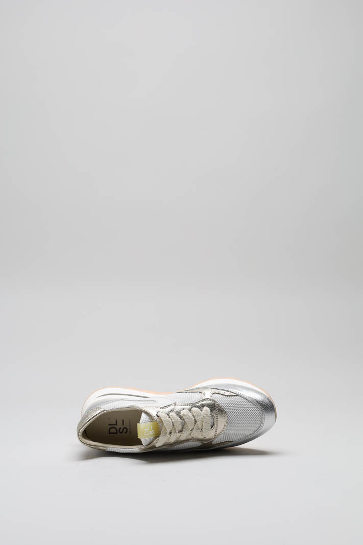 zoom in on Zilver Sneaker image Zilver Sneaker image
