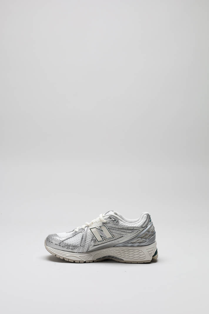 zoom in on Zilver Sneaker image Zilver Sneaker image