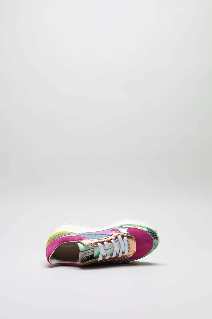 zoom in on Roze Sneaker image Roze Sneaker image