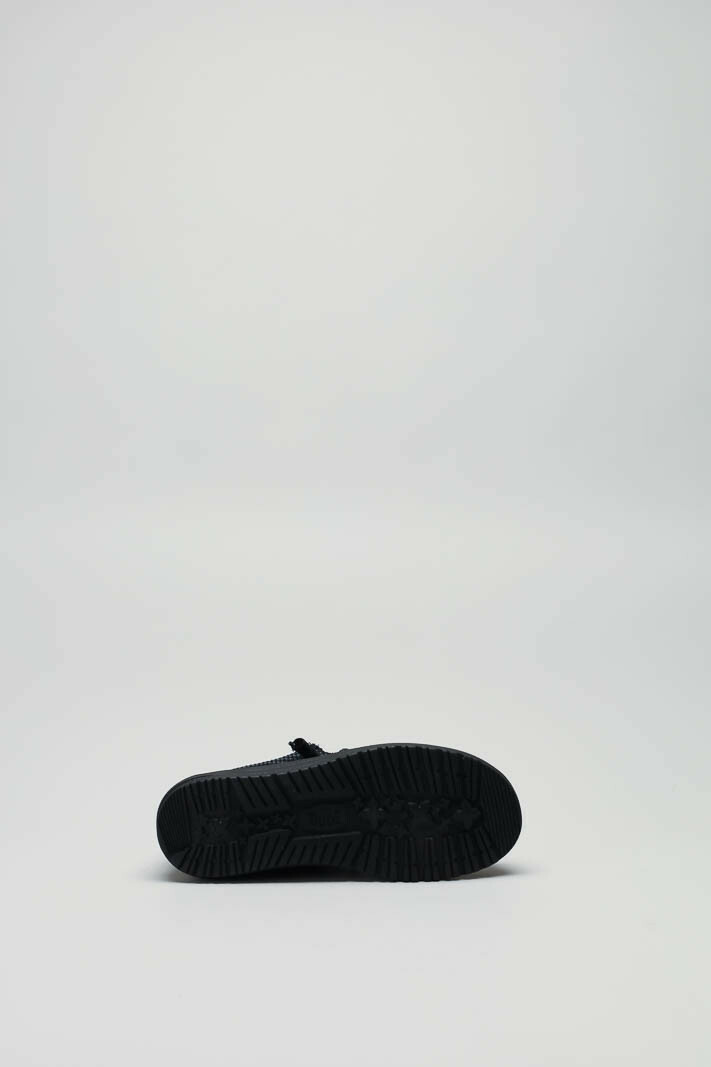 zoom in on Zwart Sneaker image Zwart Sneaker image