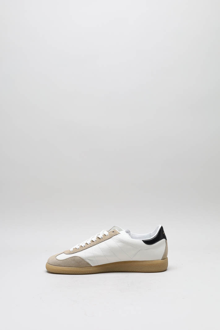 zoom in on Wit Sneaker image Wit Sneaker image