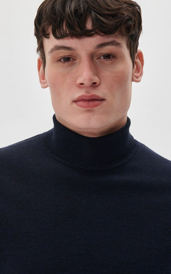 zoom in on Donkerblauw Trui image Donkerblauw Trui image