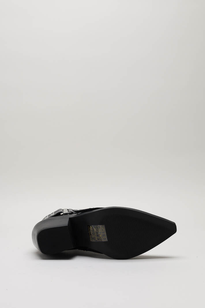 zoom in on Zwart Enkellaars hak image Zwart Enkellaars hak image