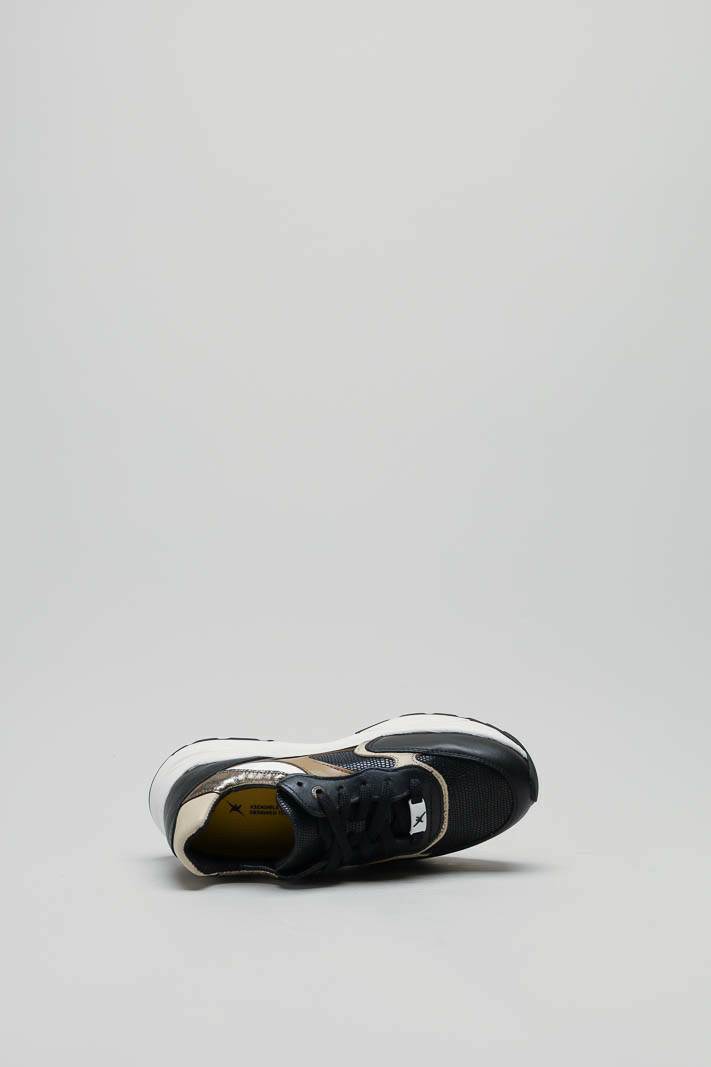 zoom in on Zwart Sneaker image Zwart Sneaker image