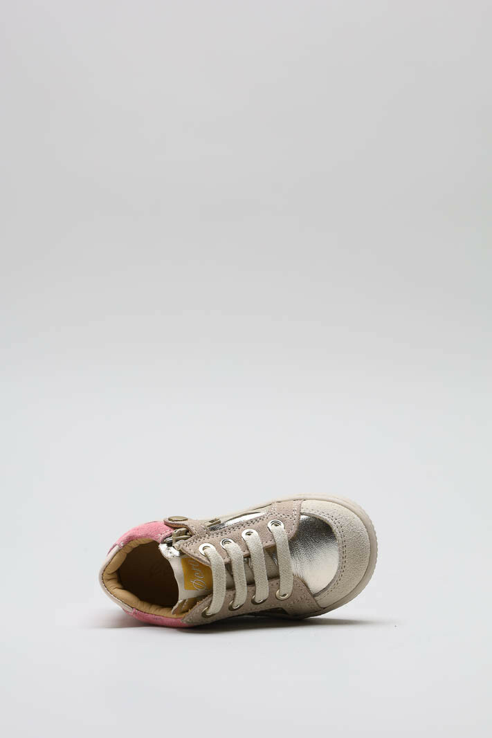 zoom in on Goud Sneaker image Goud Sneaker image