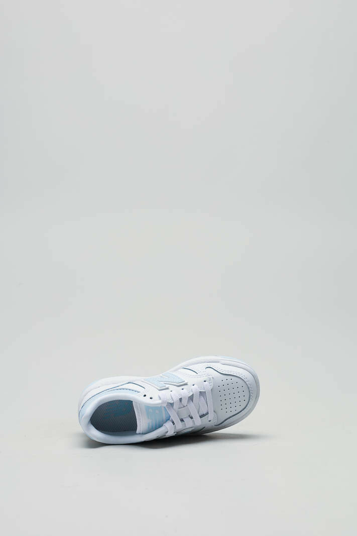 zoom in on Wit Sneaker image Wit Sneaker image
