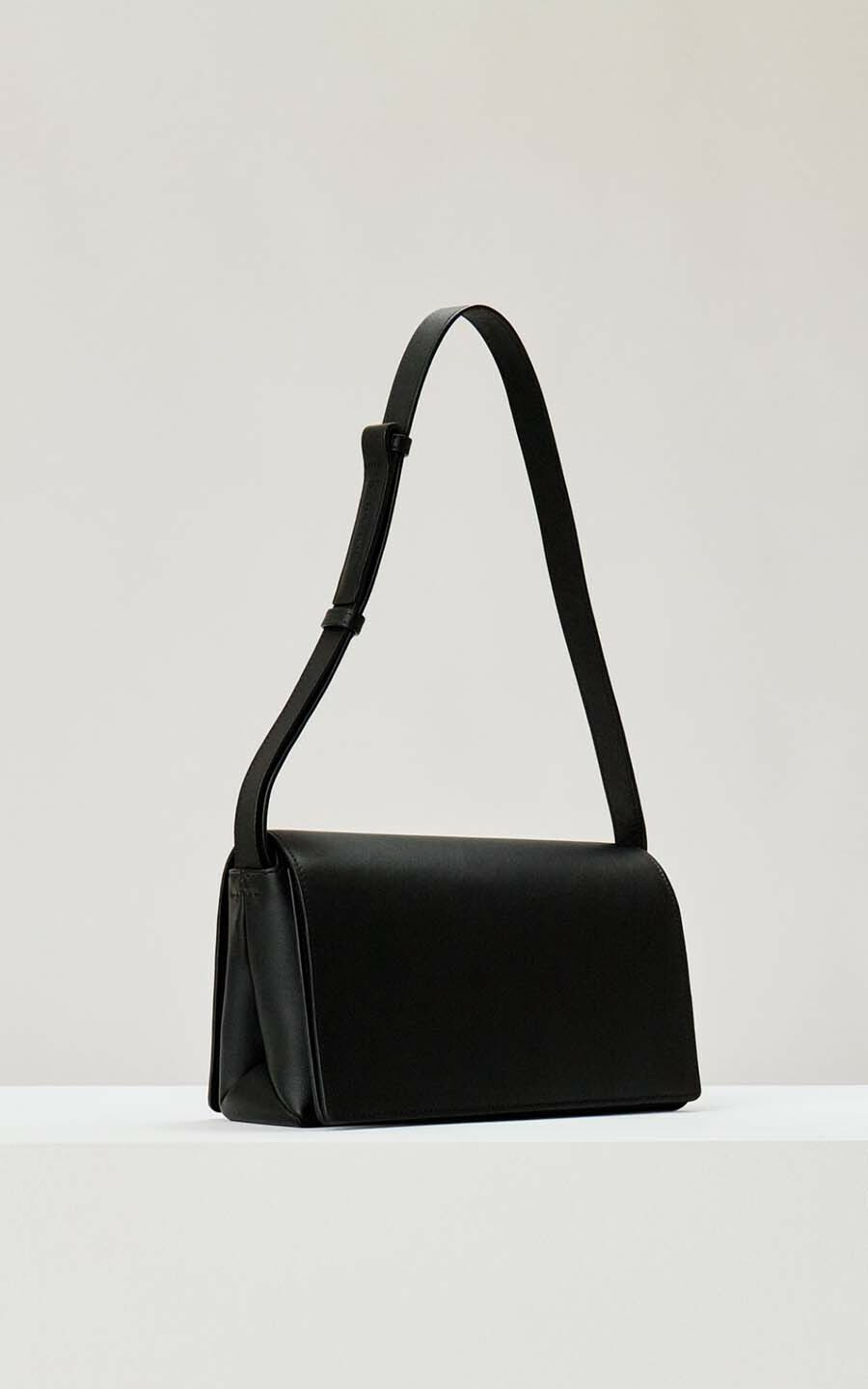 zoom in on Zwart Cross body image Zwart Cross body image