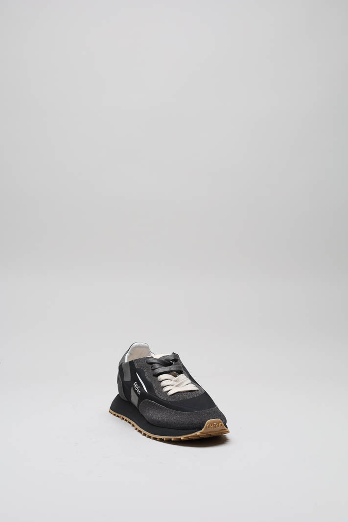 zoom in on Zwart Sneaker image Zwart Sneaker image