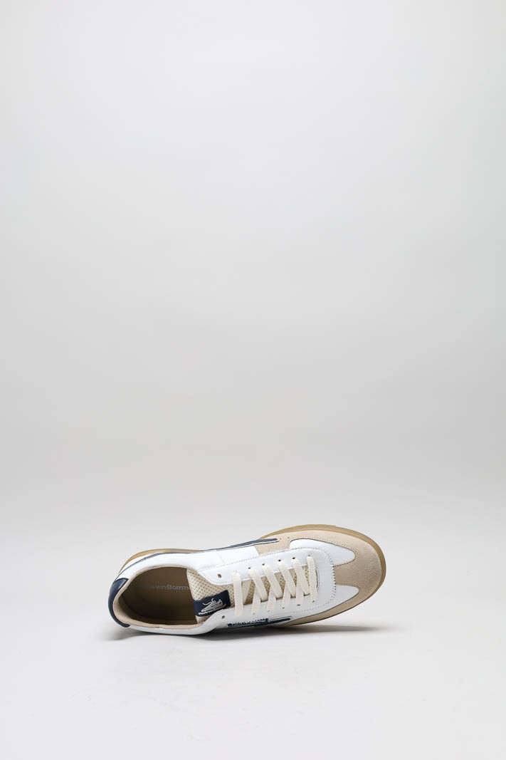 zoom in on Wit Sneaker image Wit Sneaker image