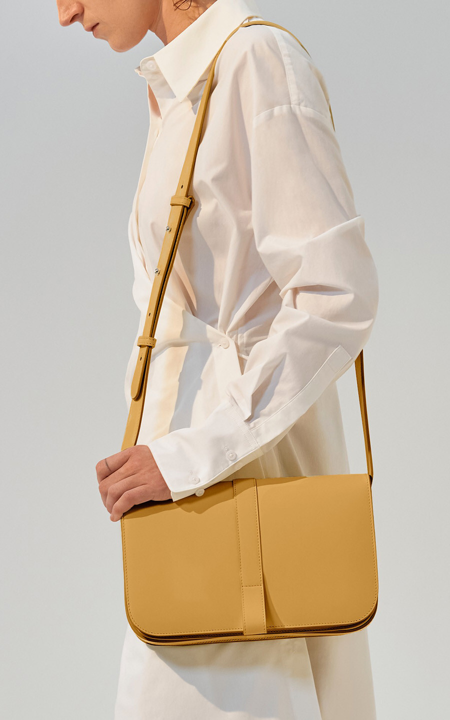 Geel Cross body image
