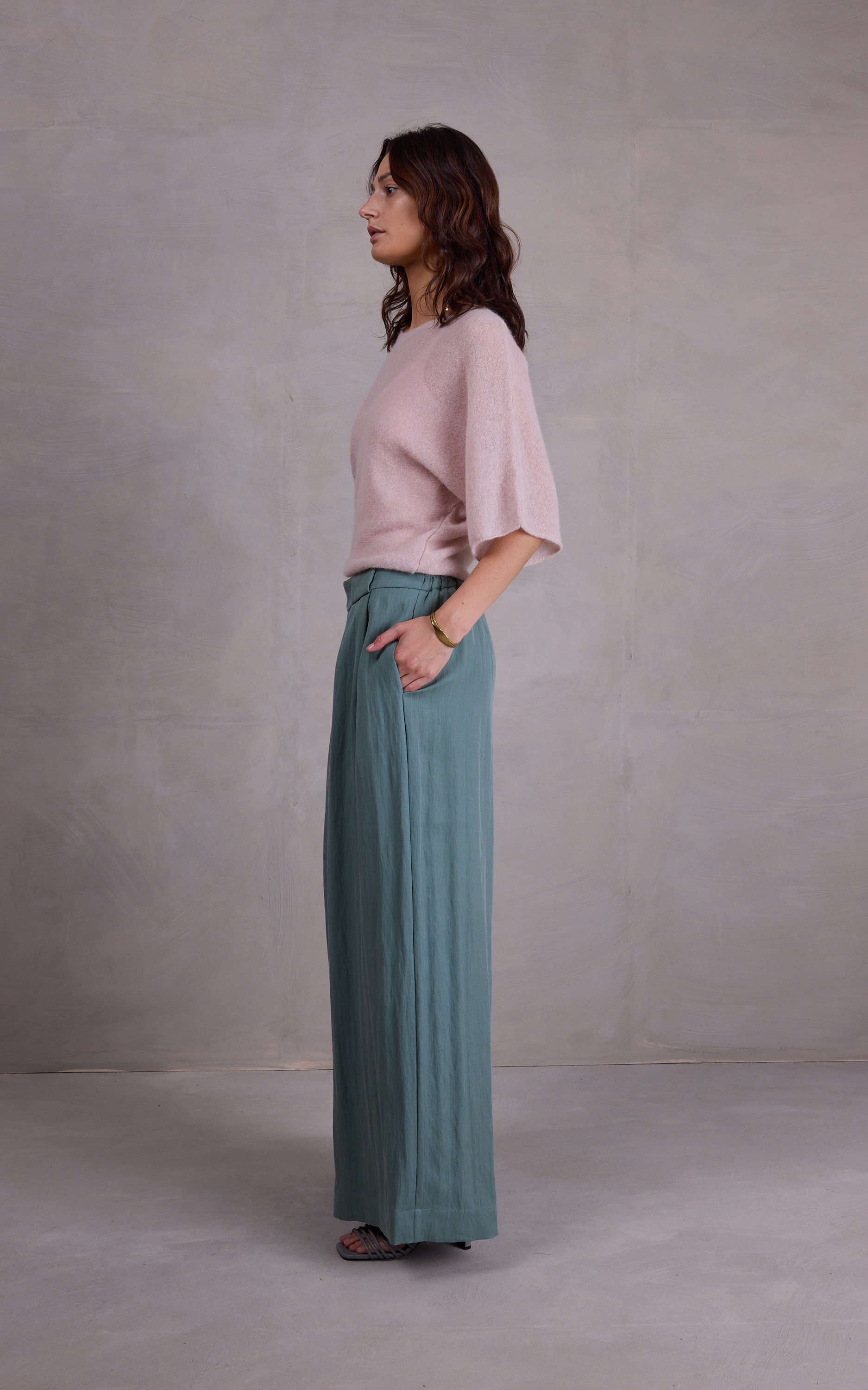 zoom in on Groen Broek image Groen Broek image