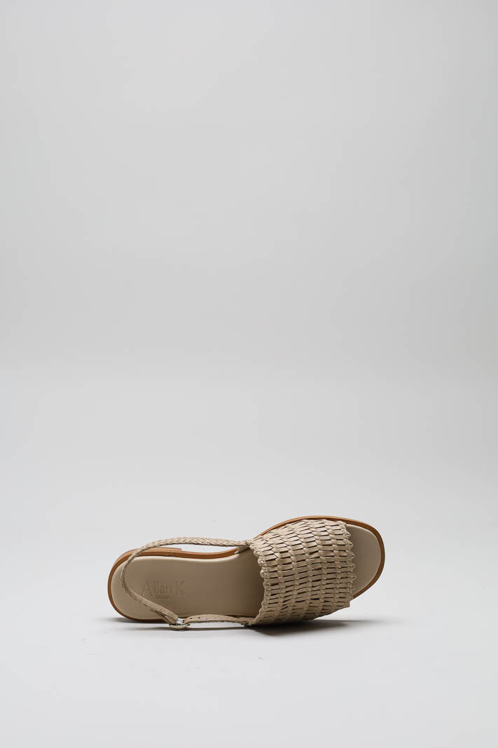 zoom in on Beige Sandaal plat image Beige Sandaal plat image