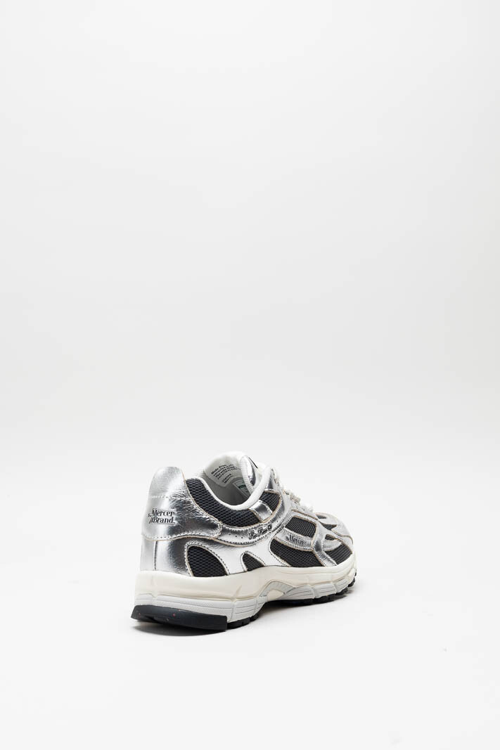zoom in on Zilver Sneaker image Zilver Sneaker image