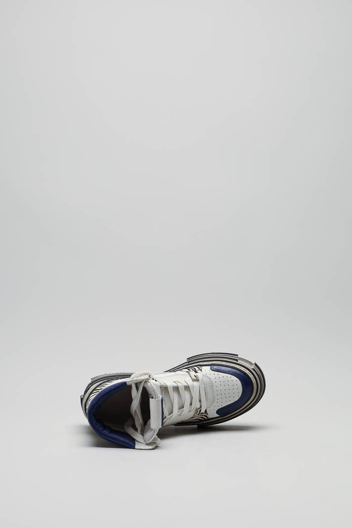 zoom in on Wit Sneaker image Wit Sneaker image