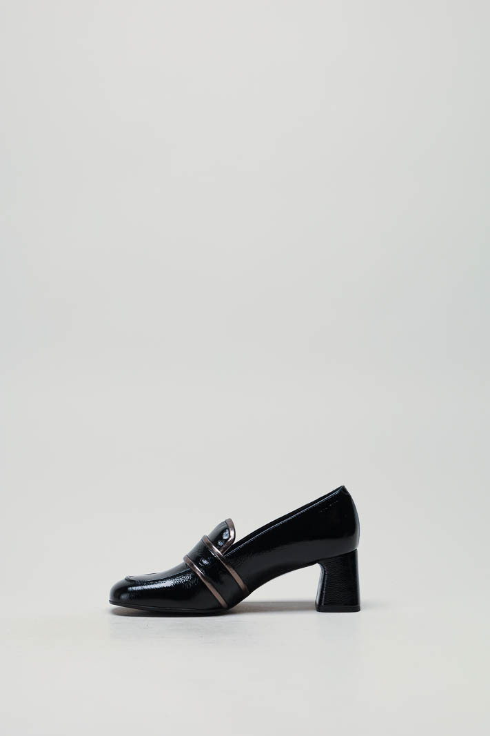 zoom in on Zwart Mocassin hak image Zwart Mocassin hak image