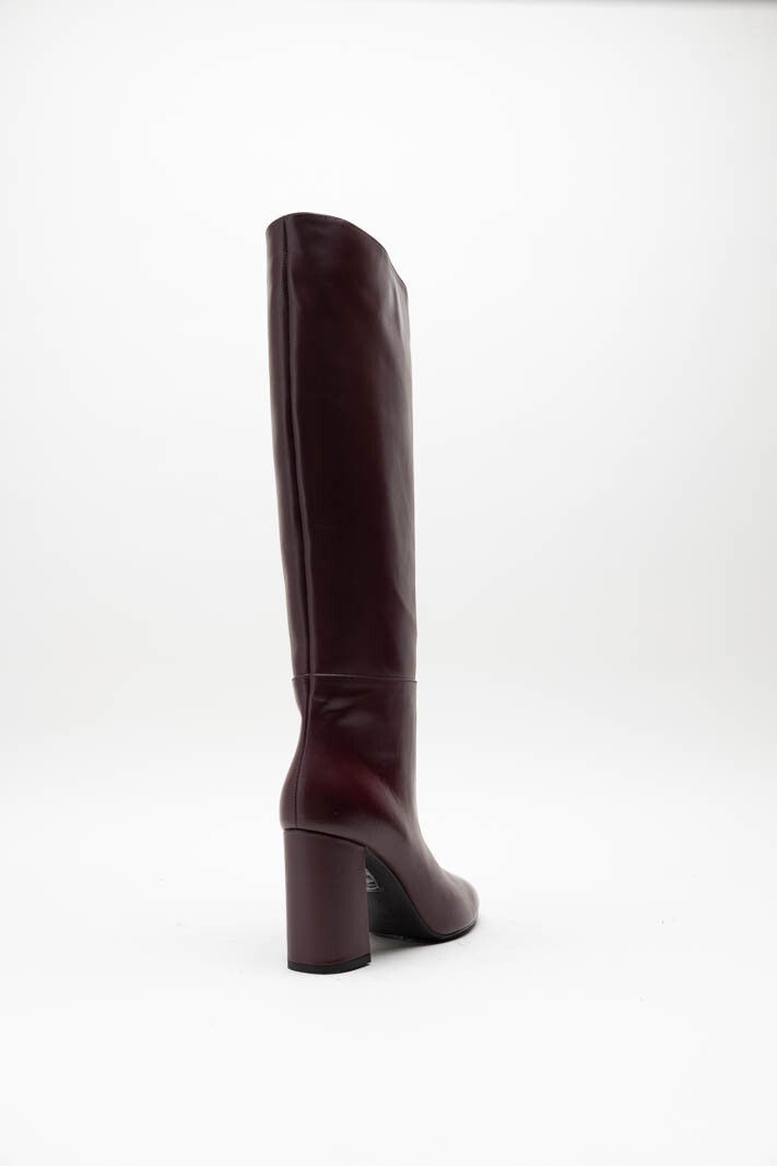 zoom in on Bordeaux Laars image Bordeaux Laars image