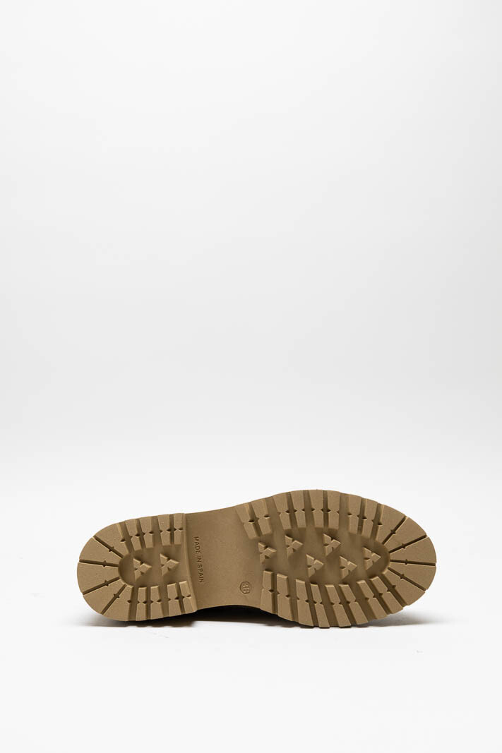 zoom in on Beige Enkellaars plat image Beige Enkellaars plat image