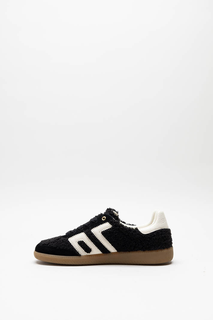 zoom in on Zwart Sneaker image Zwart Sneaker image