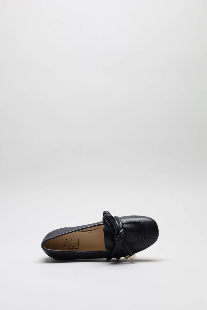zoom in on Donkerblauw Mocassin image Donkerblauw Mocassin image