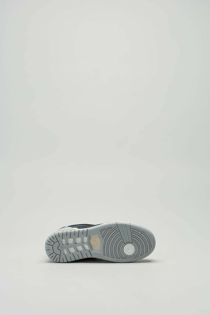 zoom in on Zilver Sneaker image Zilver Sneaker image