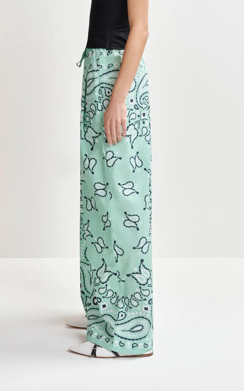 zoom in on Watergroen Broek image Watergroen Broek image