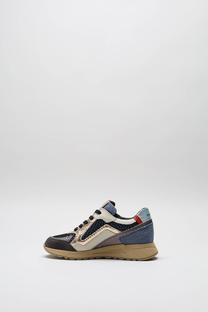 zoom in on Blauw Sneaker image Blauw Sneaker image