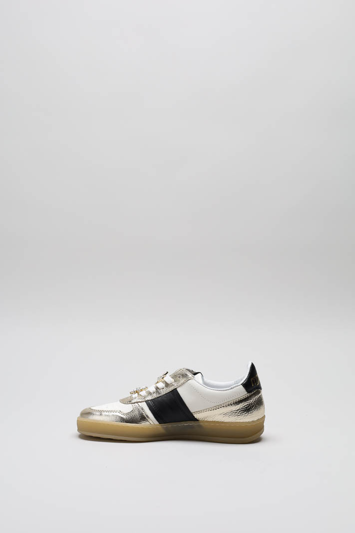 zoom in on Goud Sneaker image Goud Sneaker image