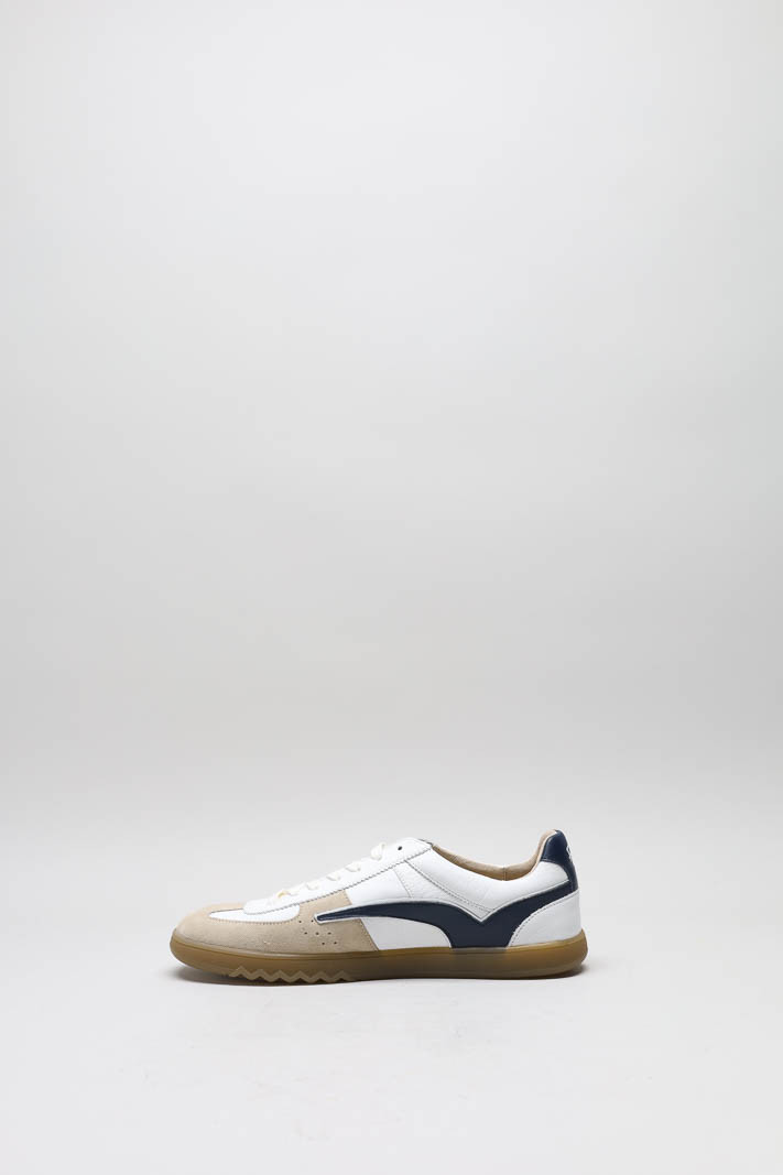 zoom in on Wit Sneaker image Wit Sneaker image