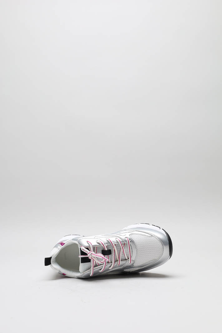 zoom in on Zilver Sneaker image Zilver Sneaker image